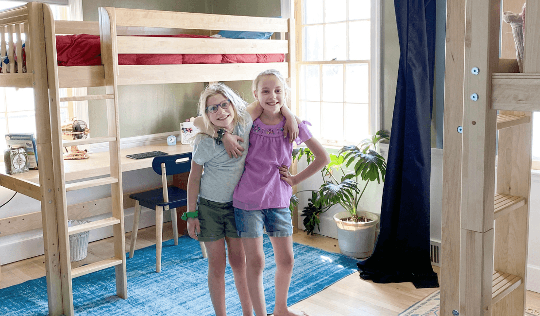 http://www.maxtrixkids.com/cdn/shop/articles/twin-tweens-style-their-shared-room-with-twin-xl-loft-beds-421561.png?v=1619553462