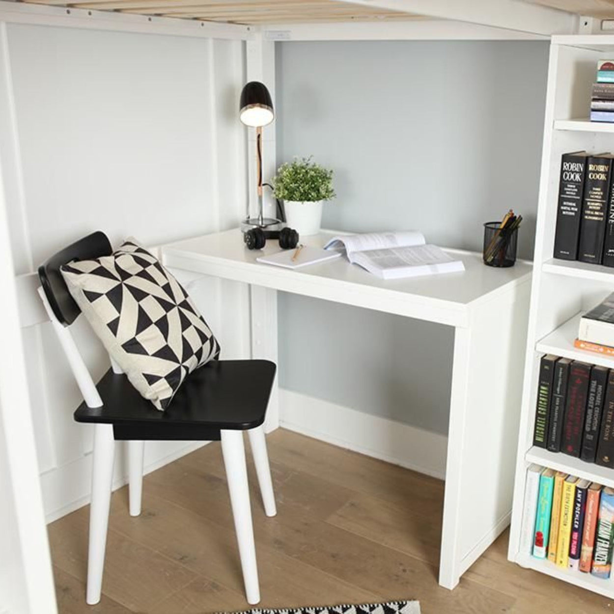 2615-002 : Desk Corner Desk, White