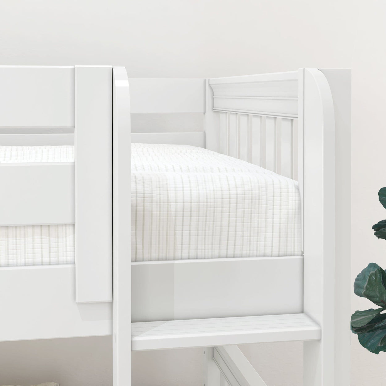 HOTSHOT WS : Bunk Bed Twin Low Bunk Bed with Straight Ladder on Front, Slat, White