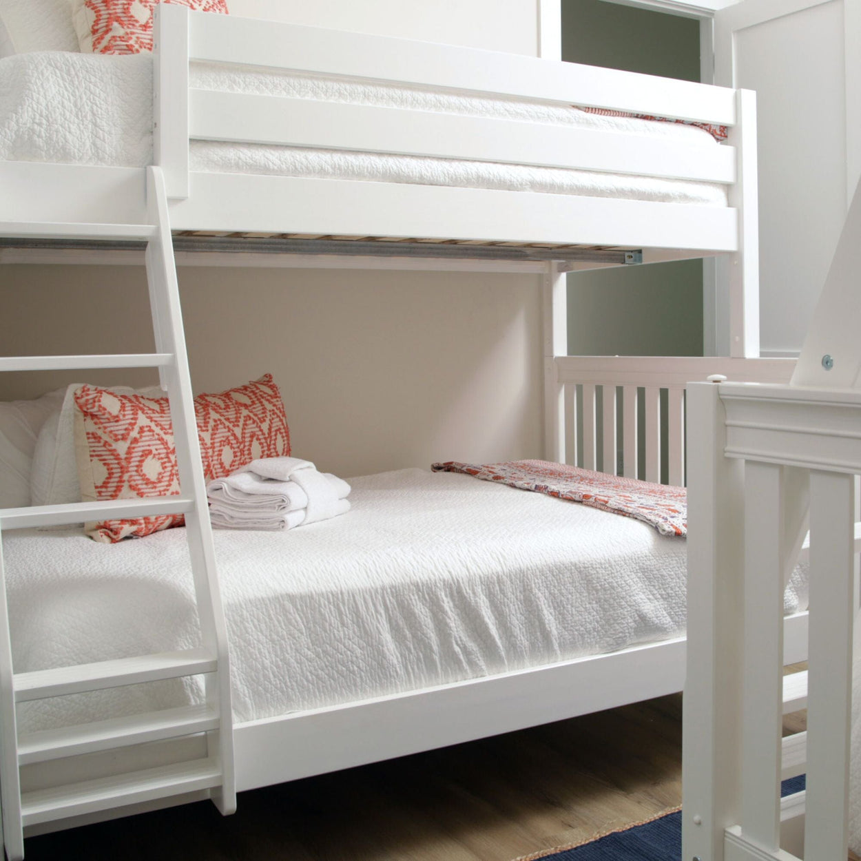 SLOPE XL WS : Staggered Bunk Beds Medium Twin XL over Full XL Bunk Bed, Slat, White