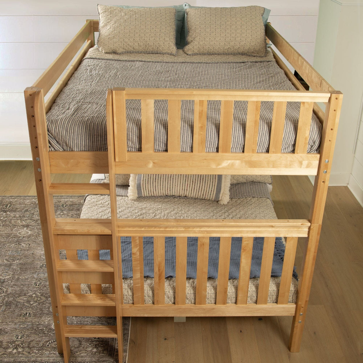 SOAR XL 1 NS : Bunk Bed Queen High Bunk Bed w/ Straight Ladder on End (Low/High), Slat, Natural